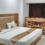 4 Season Hotel