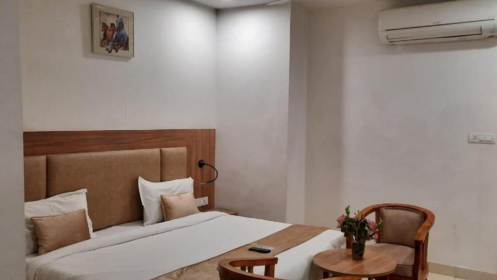 4 Season Hotel